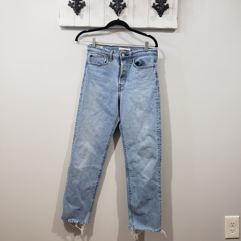 Levi’s Wedgie Straight Jeans Size 27 Light Wash High Rise Raw Hem Denim